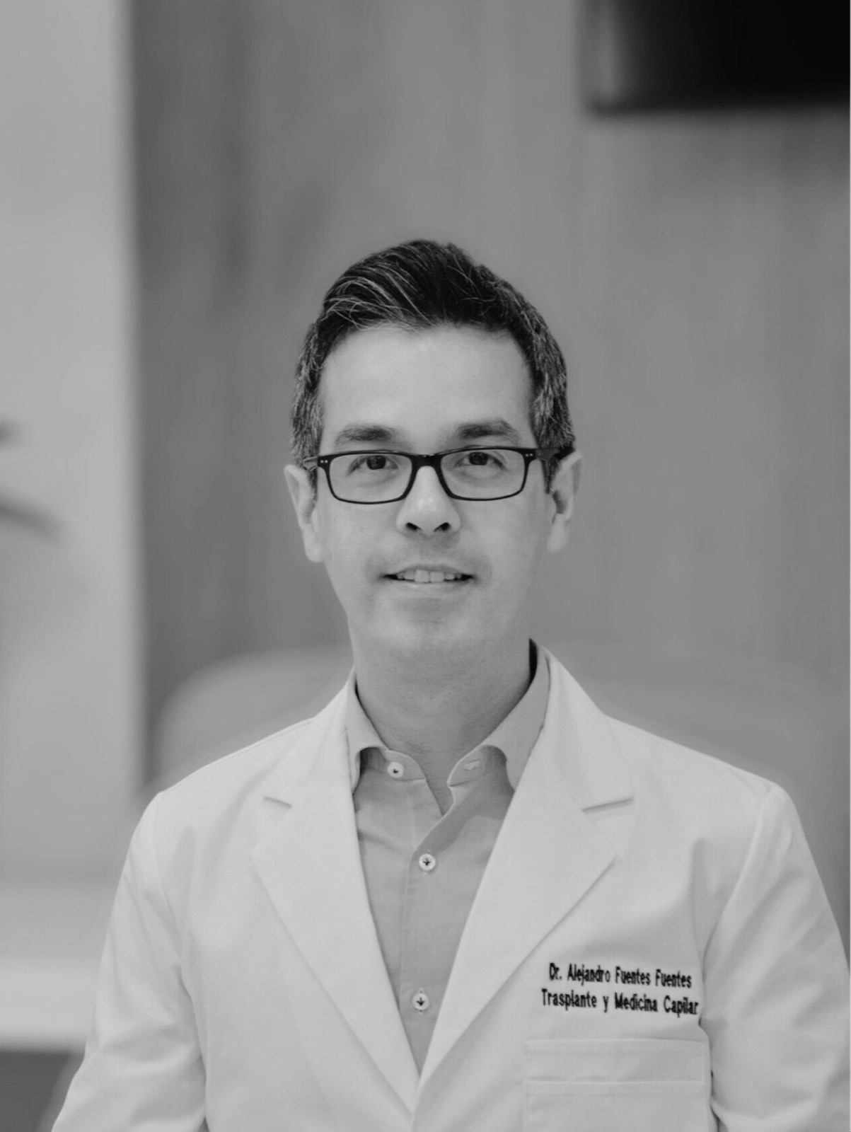 Dr. Alejandro Fuentes Fuentes, especialista en trasplante y medicina capilar